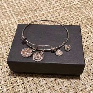 New “Extra precious are moments with Grandma”adjustable silver like bracelet